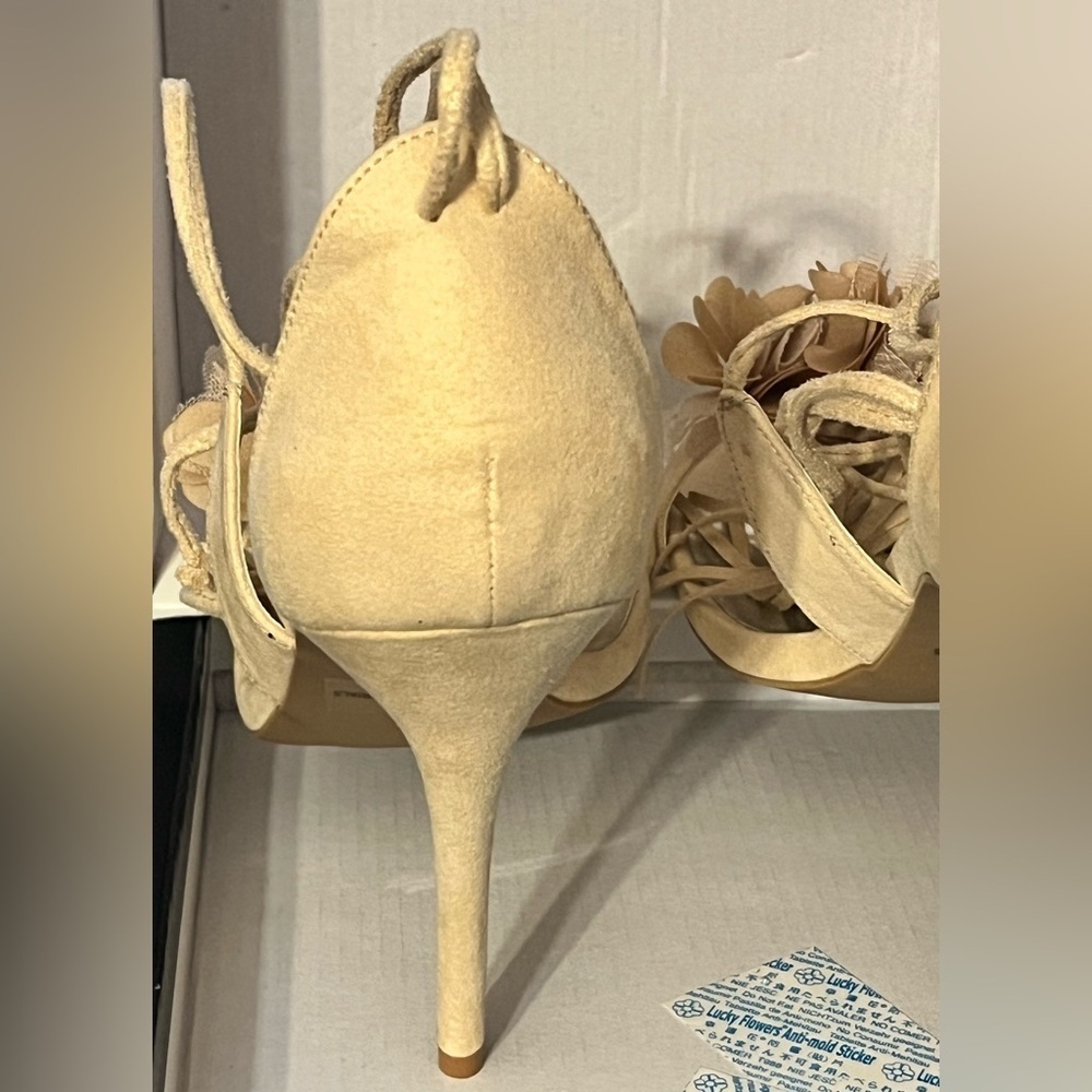 NEW- Qupid Floral Tie/Lace Up Suede Heels SIZE: 8 COLOR: Nude - Picture 5 of 13